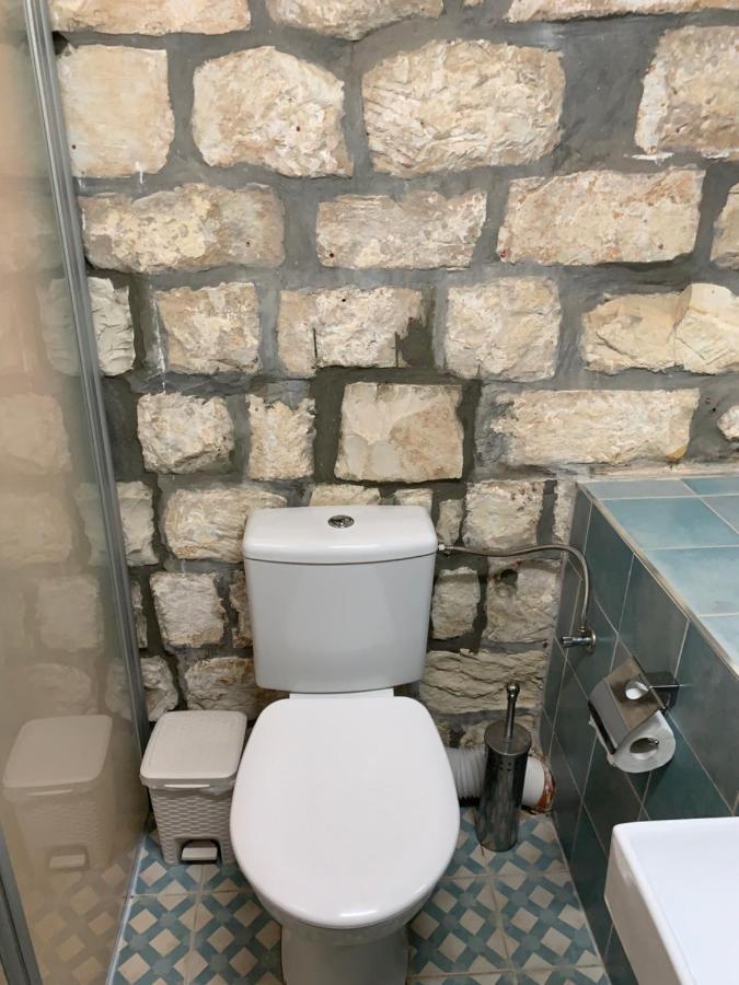 בית האבן העתיק מ-1885 עם מגונית פרטית בחצר Rosh Pinna Esterno foto