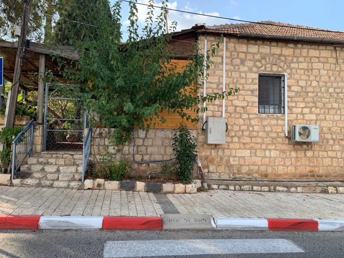 בית האבן העתיק מ-1885 עם מגונית פרטית בחצר Rosh Pinna Esterno foto