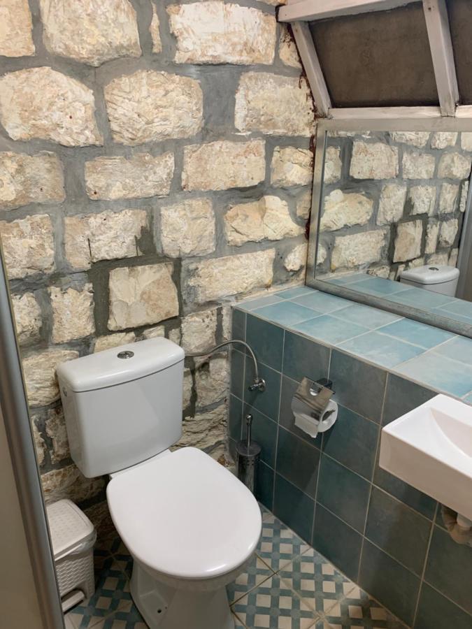בית האבן העתיק מ-1885 עם מגונית פרטית בחצר Rosh Pinna Esterno foto